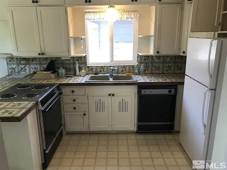 1467 Hillside Dr #1 — Photo 5