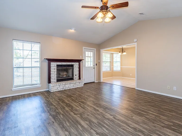 2412 W Natchez St — Photo 10