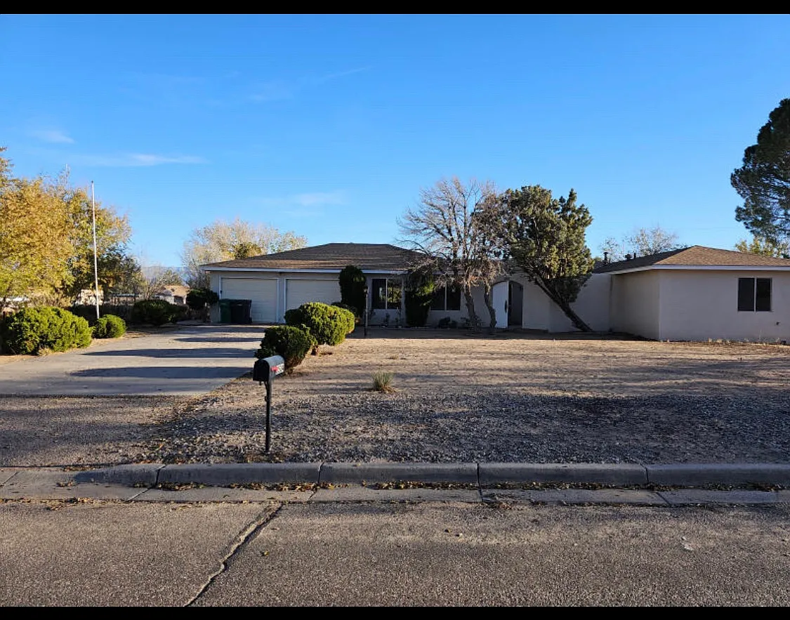 3504 34th Cir SE — Photo 1