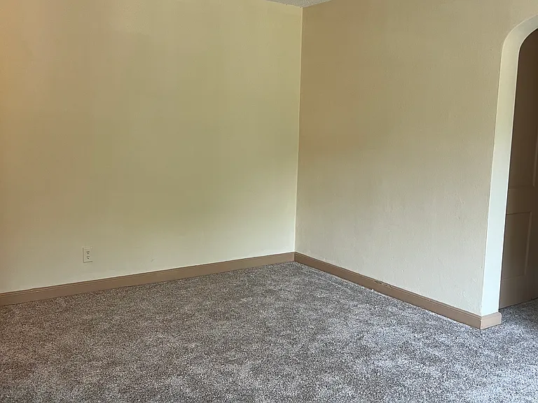 905 Kilian Blvd SE — Photo 13