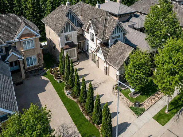 322 Caldwell Close NW, Edmonton, AB T6M 2W9