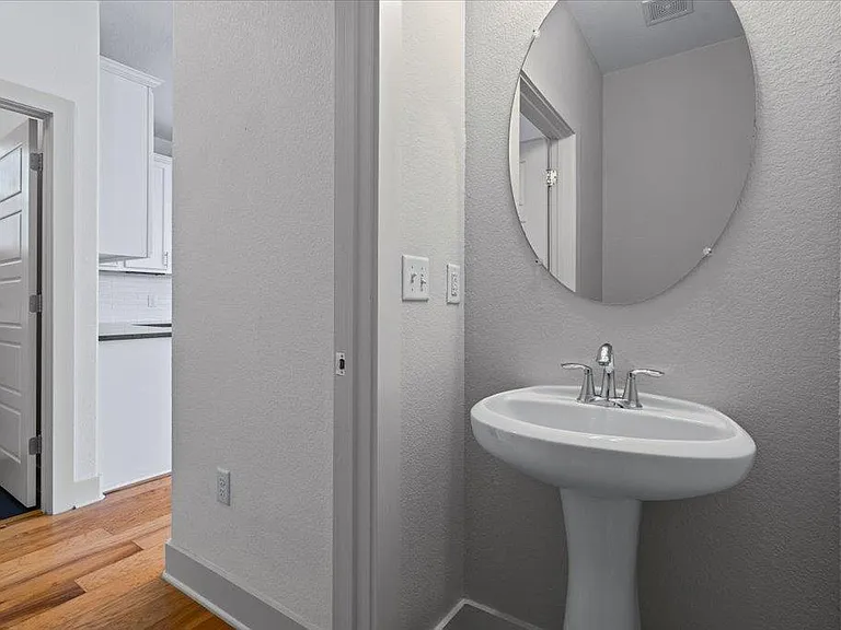 5915 Swayden Ln — Photo 10