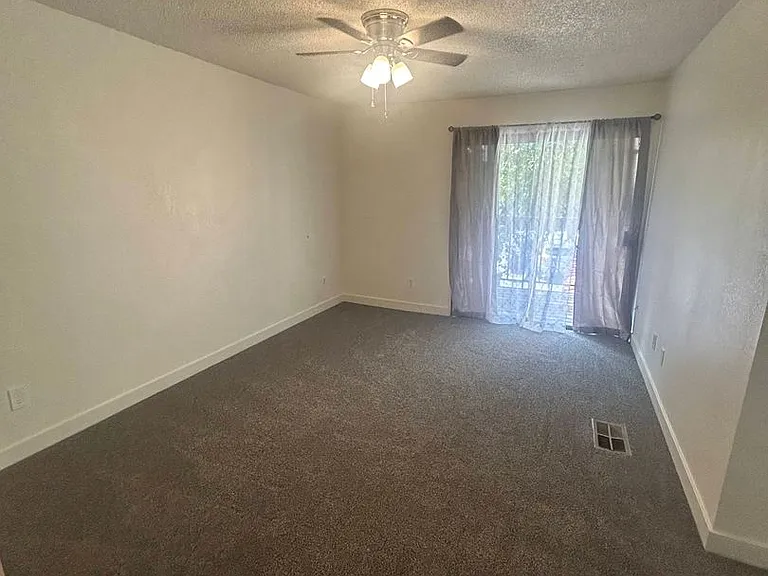 3501 Bernard St #1B — Photo 15