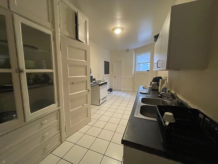 1030 N Marshall St — Photo 35