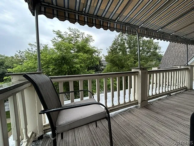 3 bed, 1.0 bath, 1227 sqft, $1,900 — Photo 4