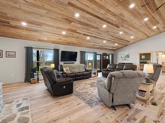 5th image of 50 Deere Pointe Dr