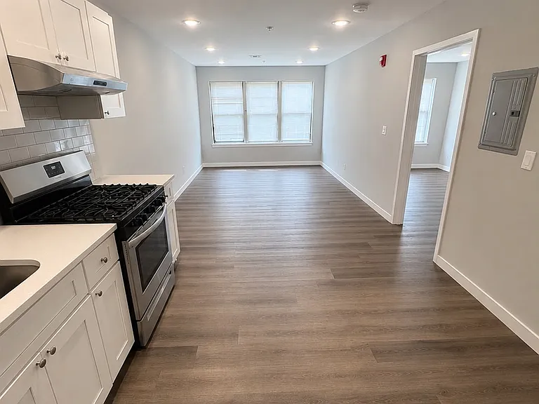 185 Cedar St — Photo 3