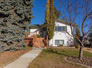 5724 S 55th Ave, Lacombe, AB T4L1L8