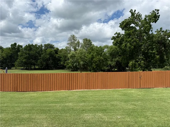 1023 W Garland St, Siloam Springs, AR 72761