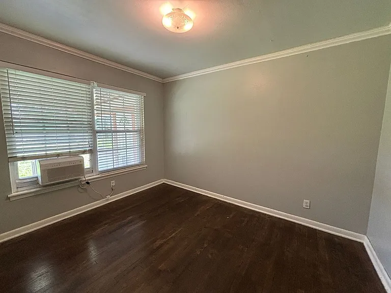318 Sprucewood Ln — Photo 11