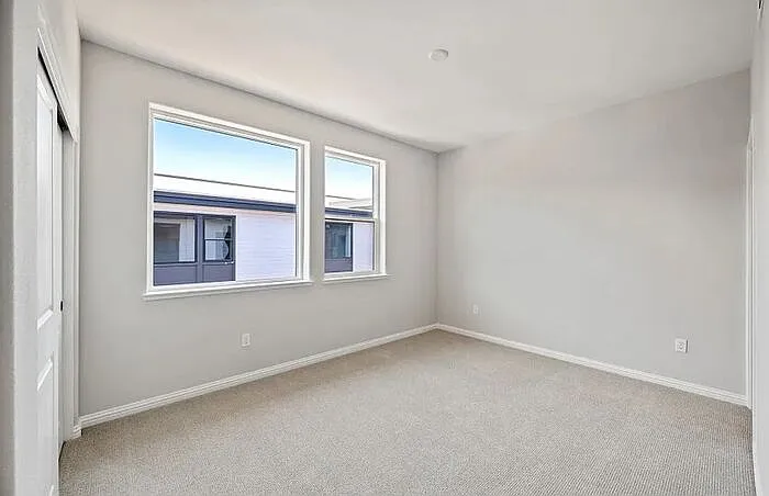 125 Waters Park Cir — Photo 15