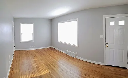 4926 N. 61st St. - *$500 Rent Credit If Moved In By 10/1* Spacious 3 Bedroom 2 Bath Single Family... — Photo 2