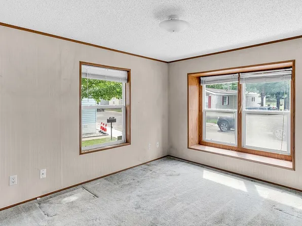 980 Cessna Dr E, New Brighton, MN 55112