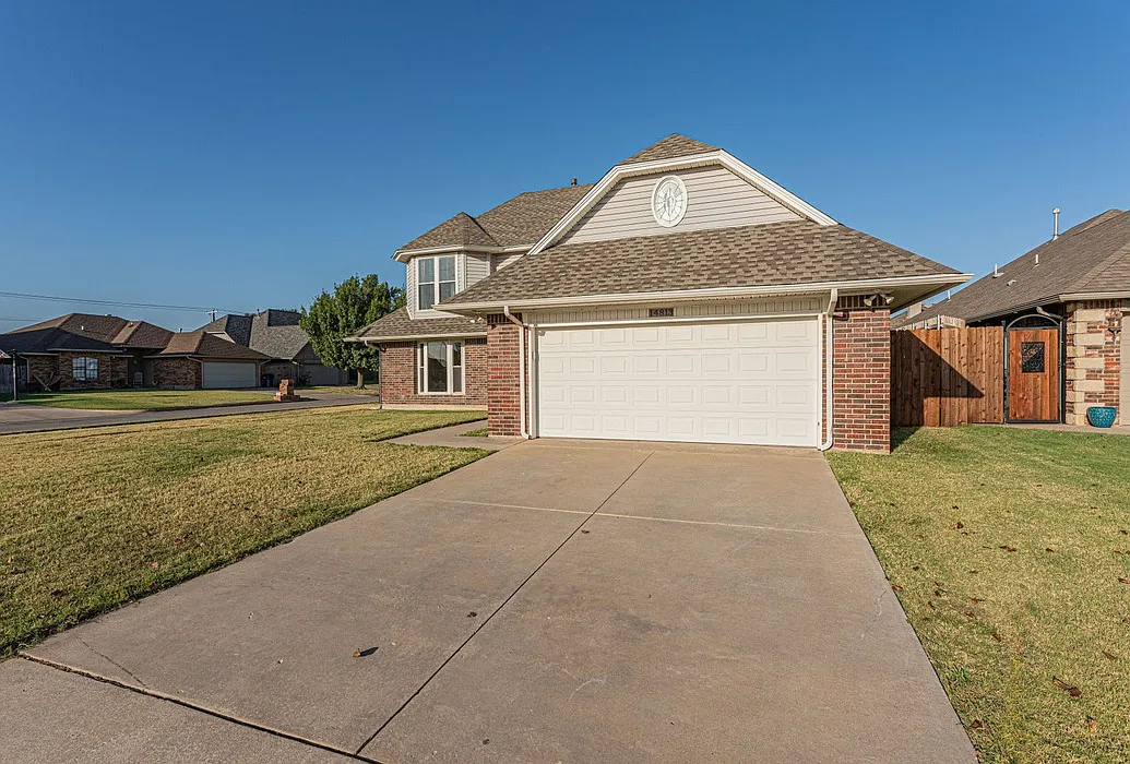 4 bed, 2360 sqft, $2,200 — Photo 2