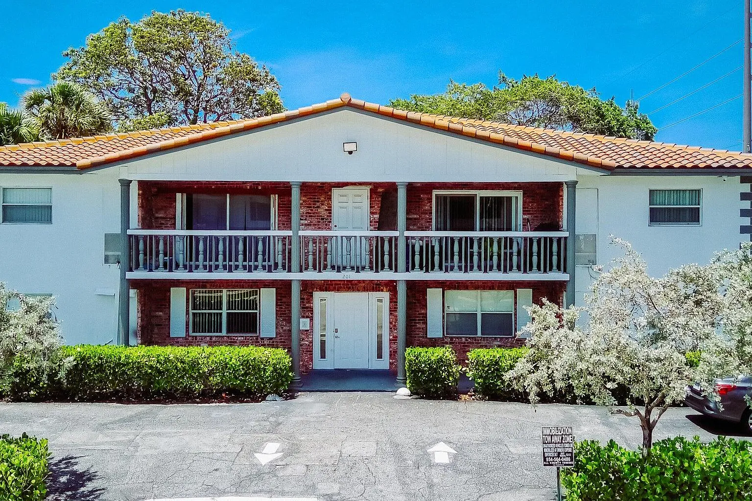 2 bed, 1.0 bath, 950 sqft, $2,100 — Photo 1