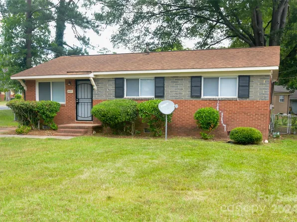 9001 Feldbank Dr, Charlotte, NC 28216