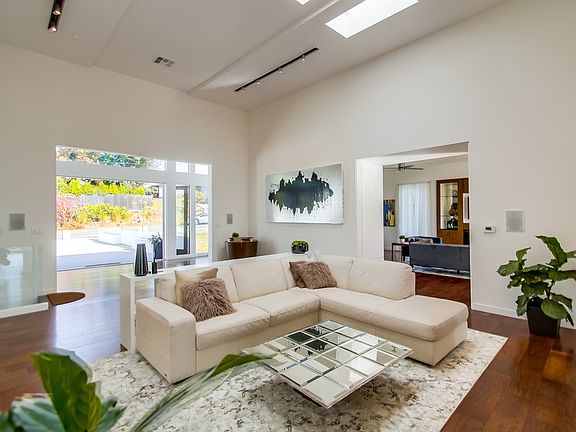 5th image of 4580 Panorama Dr