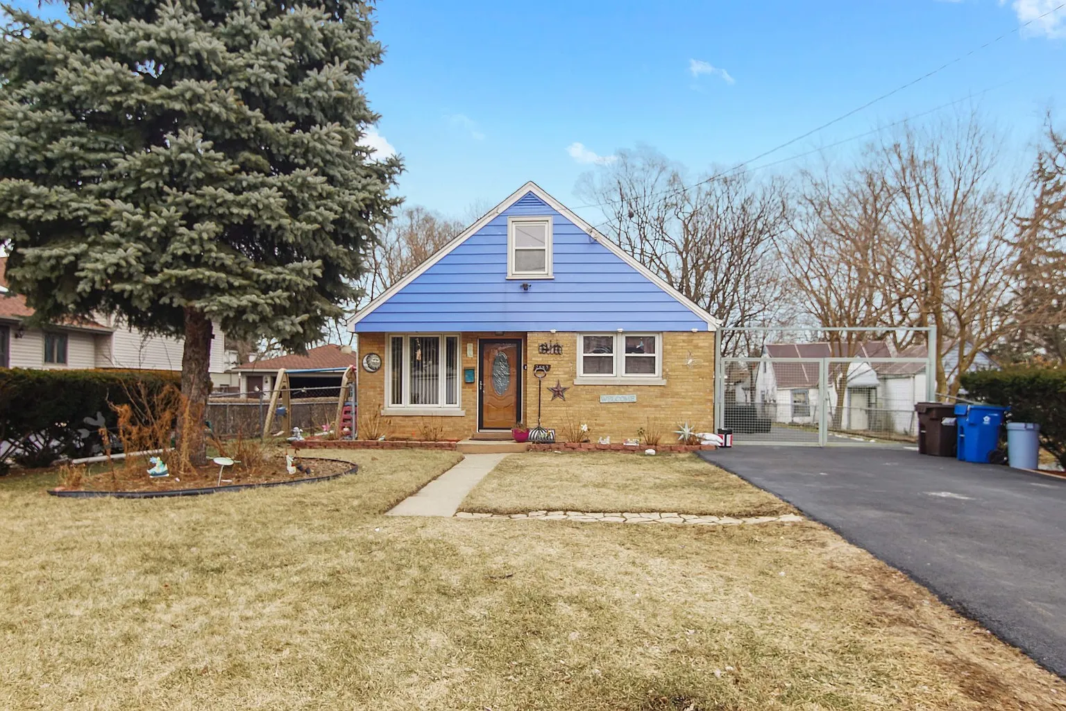 2553 Landen Dr photo 1