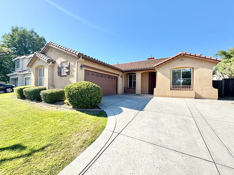 493 Edgefield Pl — Photo 1