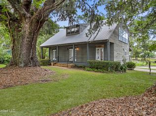 408 Oakwood Dr, Ocean Springs, MS 39564