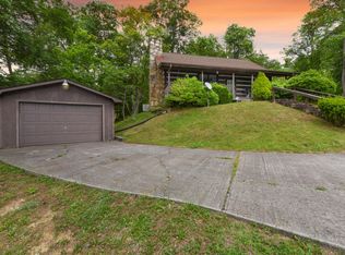 962 Smokey Mountain Queen Rd, Sevierville, TN 37876