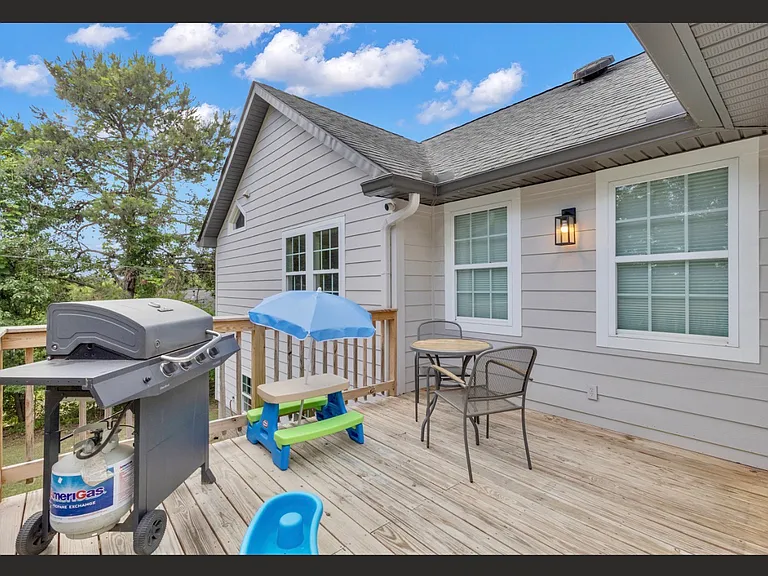 61 Brenda Ct — Photo 37