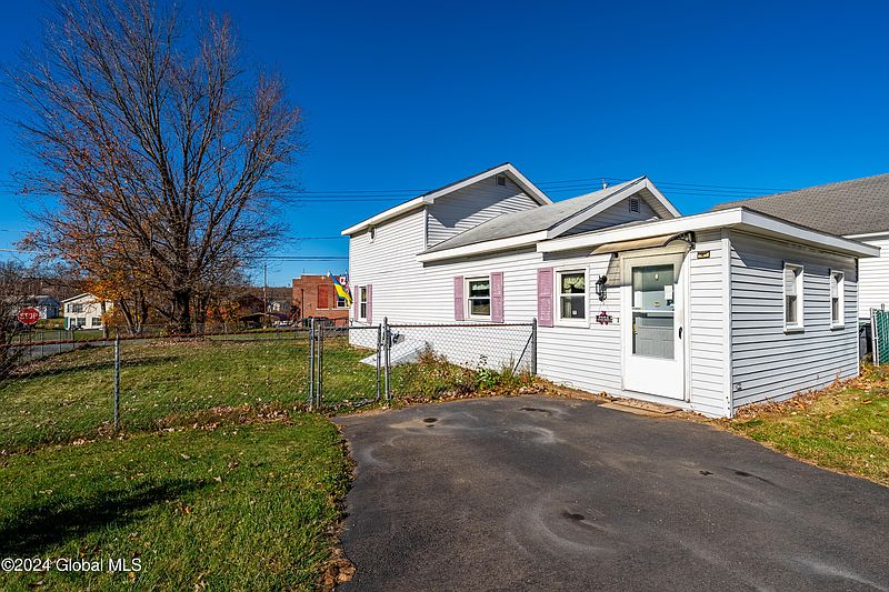 4th image of 1184 River Road