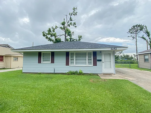2252 E Prien Lake Rd Photo 1