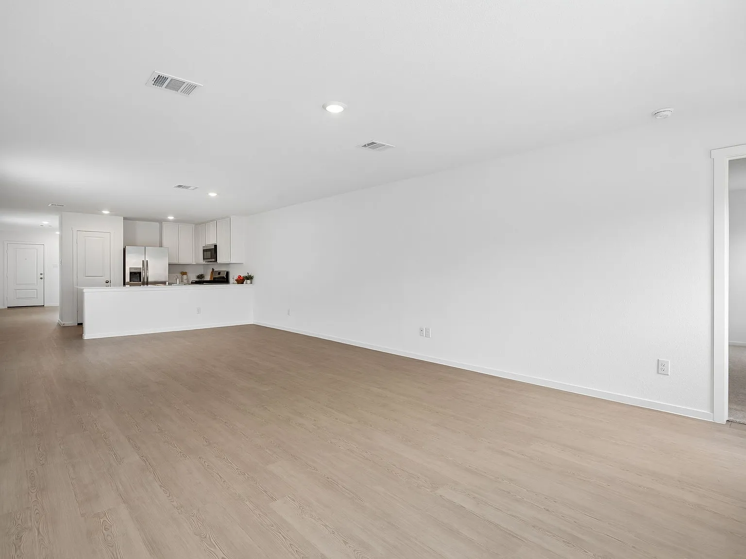 4 bed, 1612 sqft, $2,100 — Photo 4