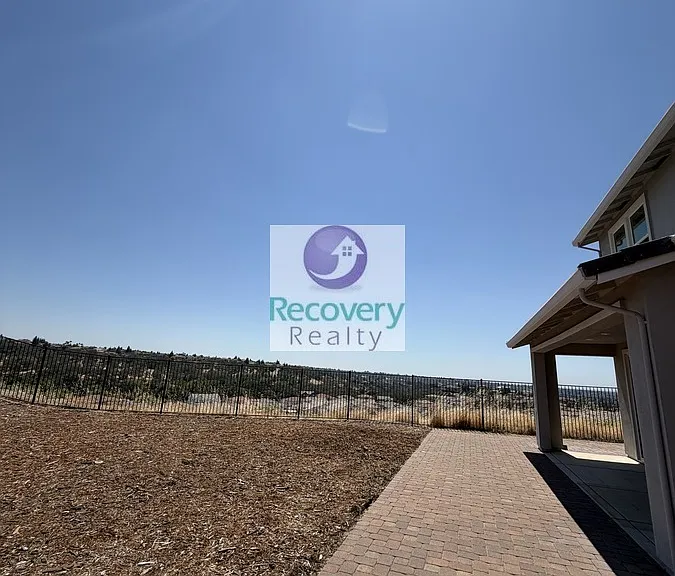 621 Tower Ct — Photo 2