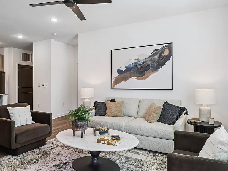 The Liliana Apartment Homes — Photo 33