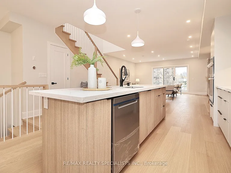 1048 Roosevelt Rd #MAIN — Photo 17
