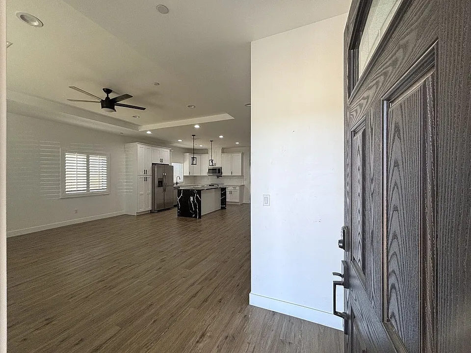 8521 Oleander Ave