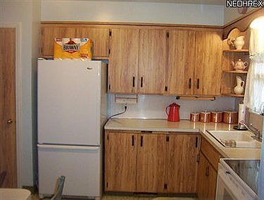 3rd image of 2080 S Schenley Ave