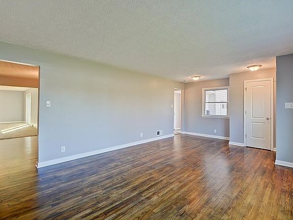 3rd image of 1441 Tulip Dr