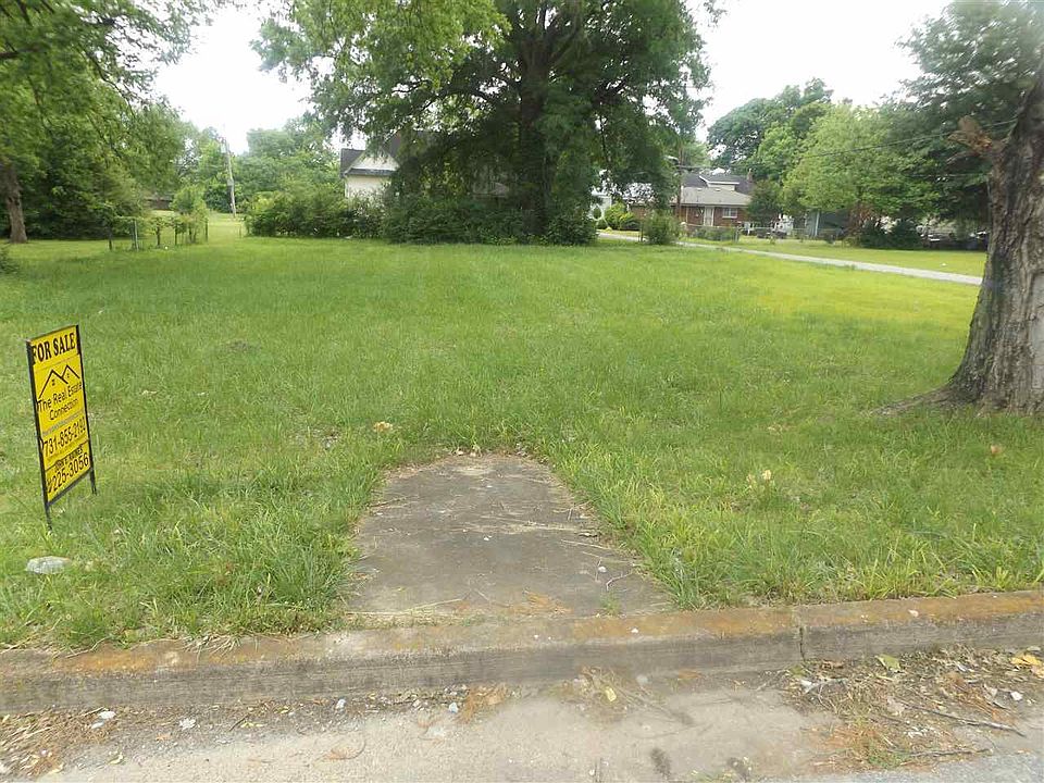 1st image of E 1st St