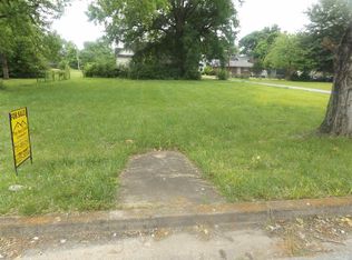 E 1st St, Trenton, TN 38382