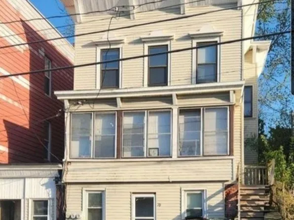 70 Vliet St Floor 3, Cohoes, NY 12047