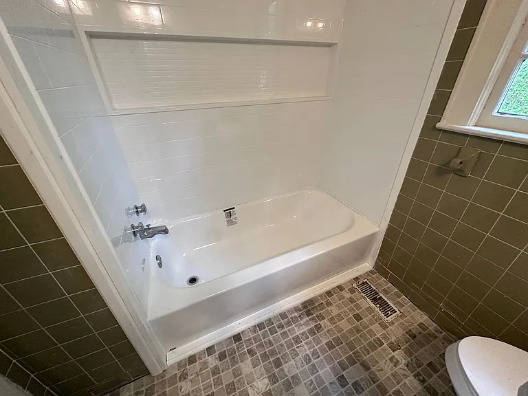 33 Williamson St SW — Photo 6