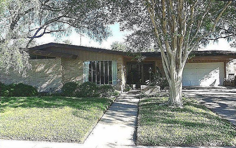 1st image of 449 Poenisch Dr