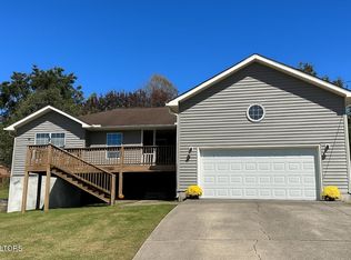 8404 Old Midway Rd, Lenoir City, TN 37772