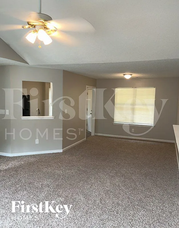 4 bed, 3.0 bath, 1309 sqft, $2,160 — Photo 3