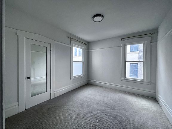 4th image of 940 Jones St APT 4