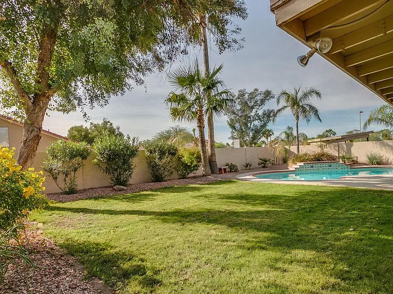 9011 E Sharon Dr — Photo 1
