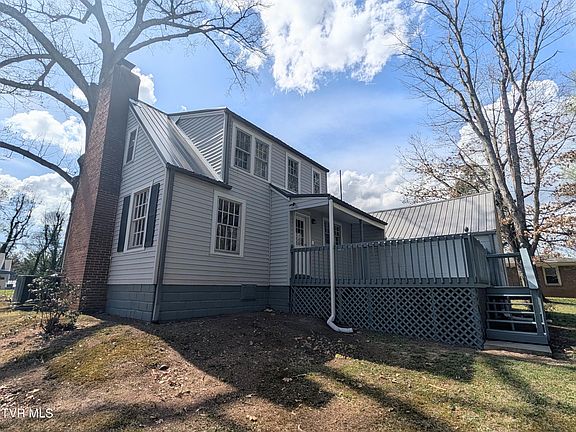 2nd image of 1027 Columbia Rd