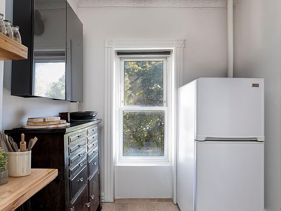 4th image of 210 N Henry St #2
