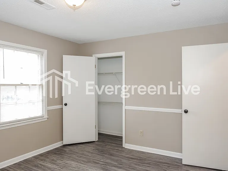 13020 Dickens Ln — Photo 11