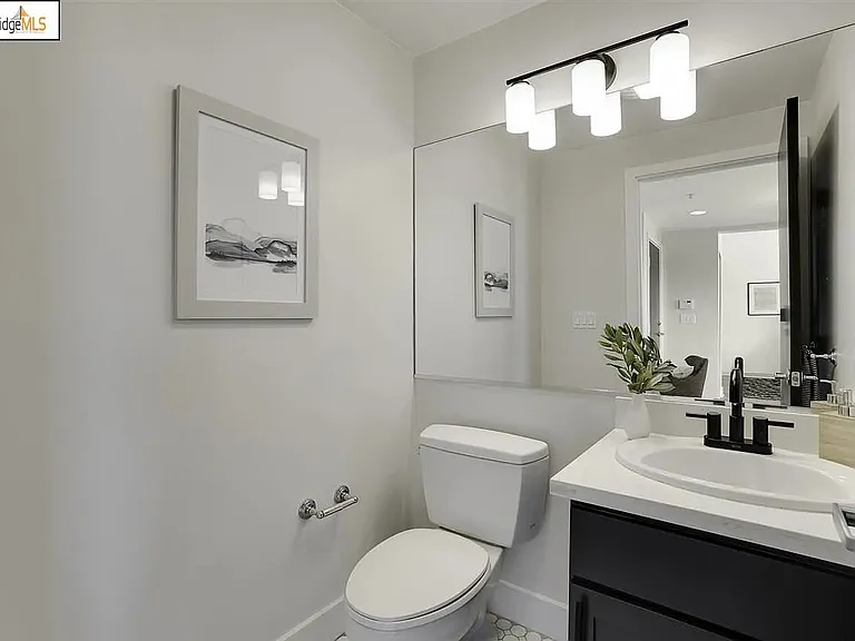 675 8th St #17 — Photo 12