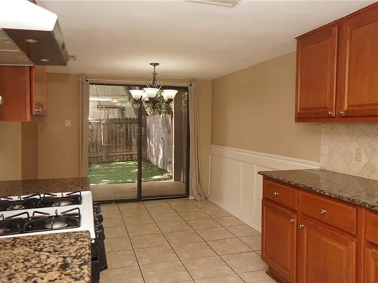 6525 Hart Ln — Photo 12