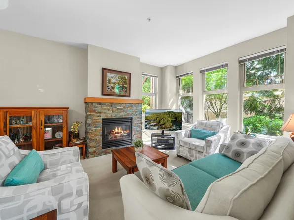 188 W 29th St #208, North Vancouver, BC V7N 0A2
